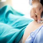 Quy trình hút thai bao gồm thăm khám sức khỏe của thai phụ và thai nhi,...