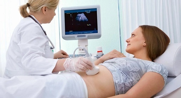 Kiểm tra, thăm khám sức khỏe thai phụ